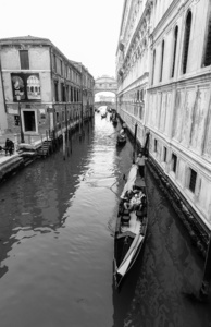 One Day in Venice: Entering the town