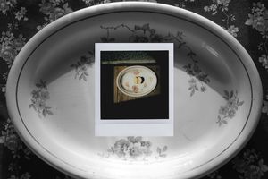 plato con luz