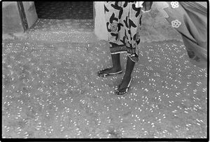 Decorated courtyard, Diafarabe, Mali  © Betty Press