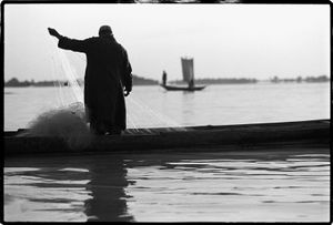 Fishing on Niger River, Mali                    © Betty Press