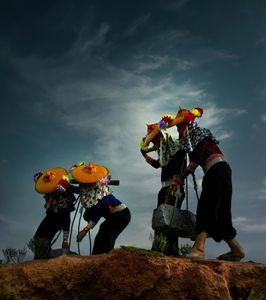 Carrying  rocks