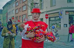 "Pänz Pänz Pänz" "Children Children Children" "Kinder Kinder Kinder"