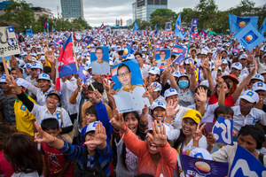 An estimated 100,000 supporters welcomed CNRP’s Sam Rainsy on his return from self-imposed exile to Cambodia.