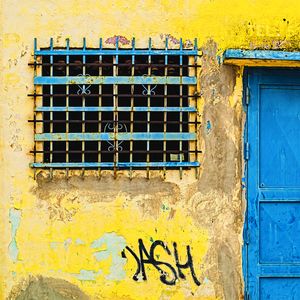 At the end of the alley./ Infine al vicolo.