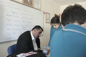 Ali Gümüş teaching Laz language to the pupils of Cumhuriyet middle school in Arhavi.