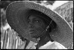 Sunhat, Missira-Wadene, Senegal        © Betty Press