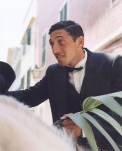 Caixer i Canya Verde (Entering a Home)