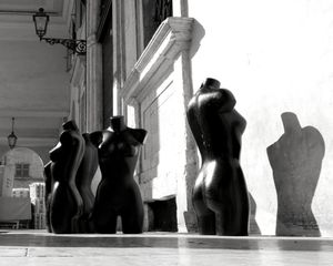 Shadow shadow on the wall who is ...