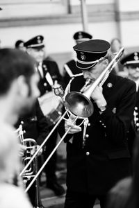 Policeman starts jamming