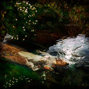 INSURGENT OPHELIA. A contemporary representation.