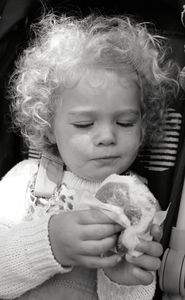 The little girl and the comforting custard Berliner (bombolone)