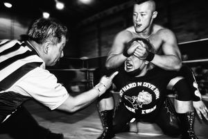 Kim Min-ho locks Jo Kyung-ho in a camel clutch.