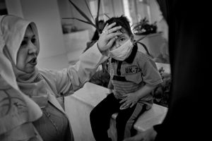 © Christian Werner - Iraq, Basrah, 23 April 2012 – In the Children’s Hospital, Dr. Jenan Hasan the oncologist examines a young boy with a cerebral tumors.