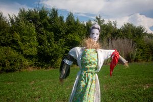 SCARECROWS, GRACE KELLY