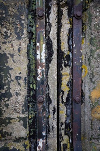 Space between wood and concrete 3