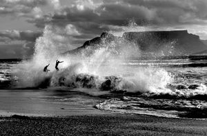 Brave men against the see