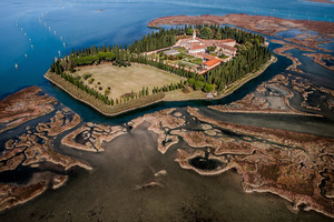 The salt marshes around San Francesco del Deserto island in the north lagoon have all been reconstructed by the Consorzio Venezia Nuova after they have completely disappeared mostly due to high tides. So far over 1,430 hectares of salt marshes have been recreated. Presently, most extensive reconstruction work is underway in the south Venetian lagoon to rebuild salt marshes.