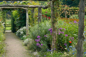 Feature on the historic dutch estate De Wiersse in Vorden for magazine De Tuin Exclusief. Feature in spring, summer and autumn