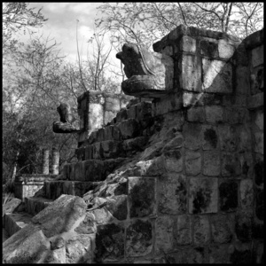 Platform with serpent heads