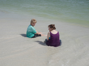 USA. Florida. 2015. Women by the sea.