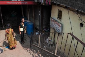 Urmi arrives in a neighbourhood in central Mumbai where she works to ensure the well-being of the local hijra community.  © Alison McCauley