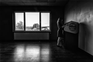© Cecil B