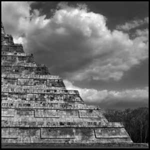 Temple of Kukulcan / sky
