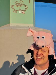 "KALLENDRESSER KÖLLE" oder "DAS GANZE JAHR IST KARNEVAL" "IT'S CARNEVAL ALL YEAR ROUND"