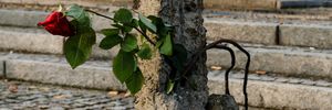 Gebrochen und zerschmettert