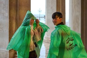 COLORFUL RAINY DAYS IN VENICE 03