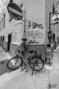 A bike parked on a corner, Leopolstadt, Vienna | 01