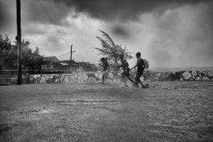 Jouons sous la pluie