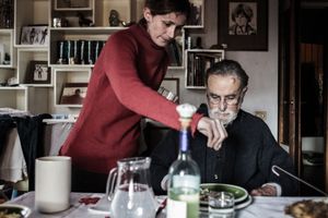 Taking care of the father is never an option even for the smallest things. © Riccardo Budini / UnFrame