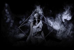 Eco si consuma - Echo consumes herself.