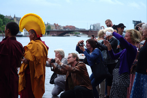 The lamas spreads the sand in Copenhagen harbour