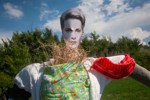 SCARECROWS, GRACE KELLY