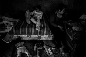 Stefi, Dai's halfsister Marianela, Maite and Mia at Daiana's old place in Monte Chingolo. © Sarah Pabst
