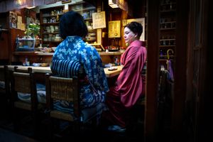 Hierarchy between Geisha mother and student