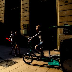 Barcelona in chiaroscuro (X): The rickshaw driver