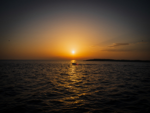 In the middle: a bright moment of a journey