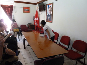 Waiting to meet the president of the FMLN