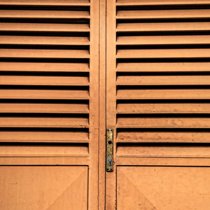 Foreclosed again.  /Preclusi ancora.