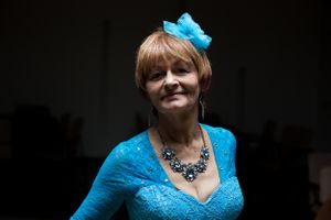 Ball dancer