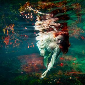 INSURGENT OPHELIA. A contemporary representation.