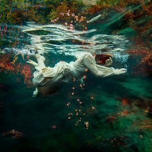INSURGENT OPHELIA. A contemporary representation.