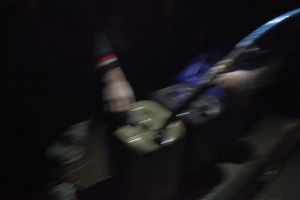 Distributing oil