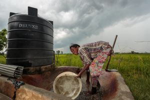 Mixing the aggregate