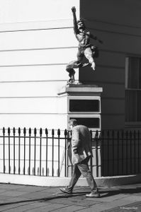 Jete Enzo plazzotta on the Millbank, London