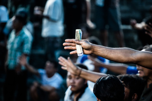 THE BET IN THE HAND