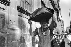 Mexico City, 2012 © Peter Kayafas